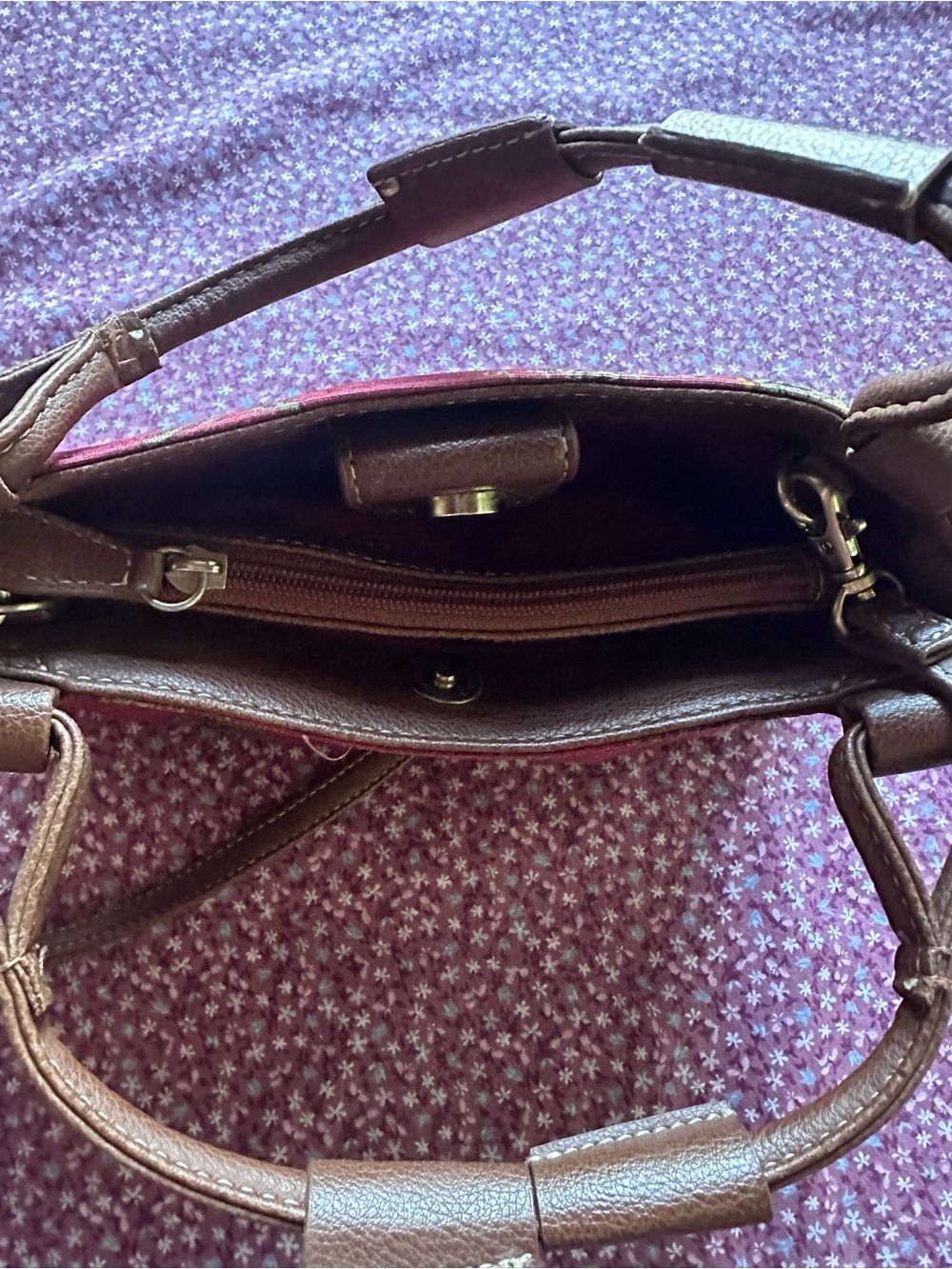 Women's Tropical Print Crossbody Bag in Burgundy - Picture 7 of 8